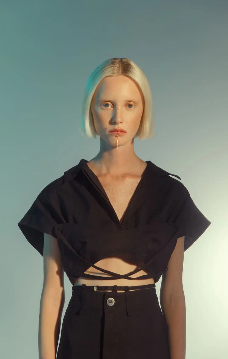 Gold Lip Cuff with Chain - Image 3