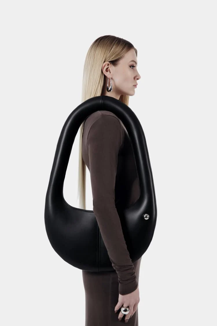 LOCK bag | black shoulder bag - Image 7